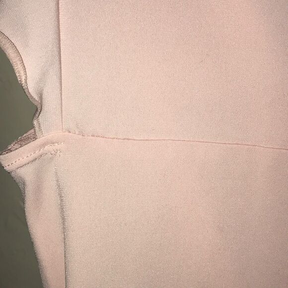 NWT Express pink blush v neck ruffle short sleeved women’s vacation top blouse - Picture 8 of 9